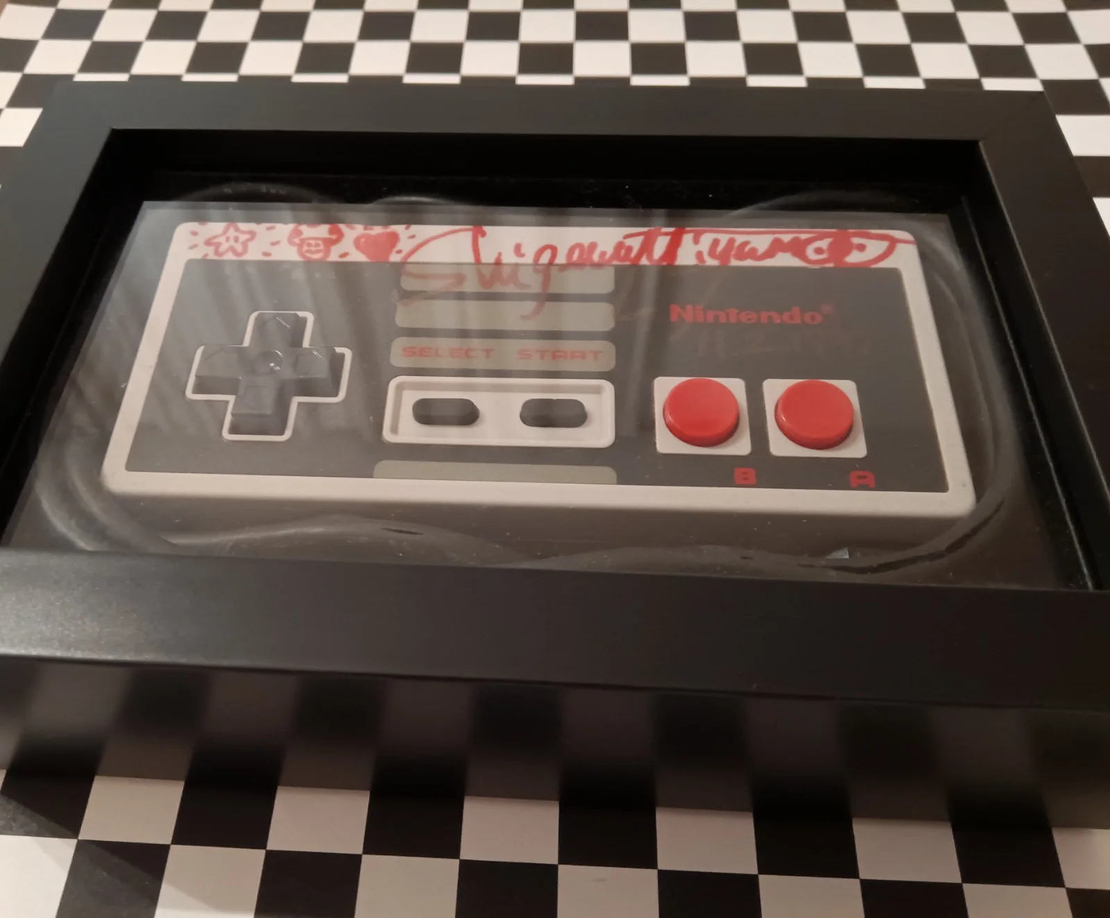 Shigeru Miyamoto — SHIGERU MIYAMOTO 1997 SIGNED & Sketches NINTENDO CONTROLLER AUTOGRAPH NES, image 4