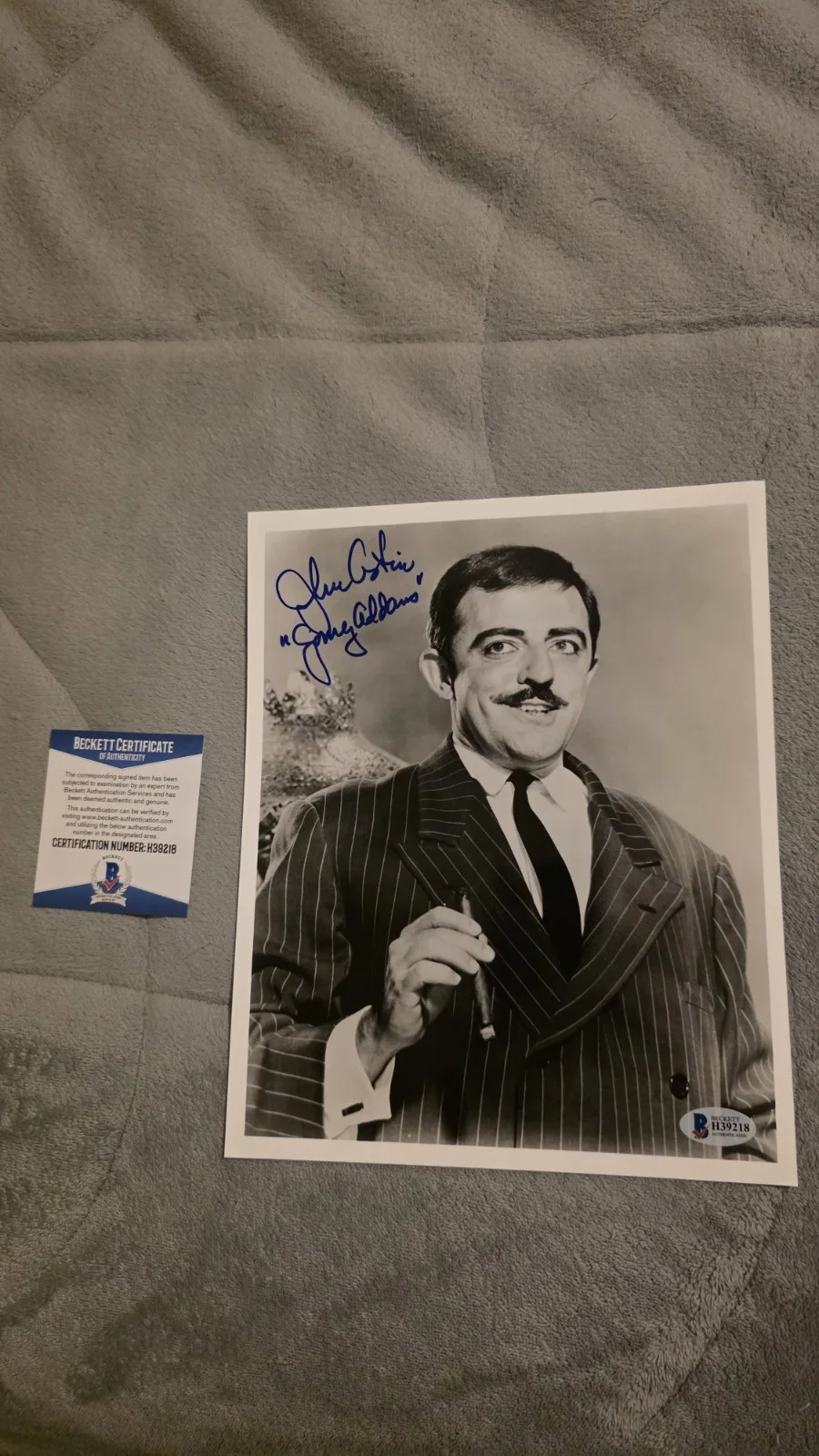 John Astin — JOHN ASTIN SIGNED 8"X10" "ADDAMS FAMILY" PHOTO WITH Beckett COA bas GOMEZ ADDAMS