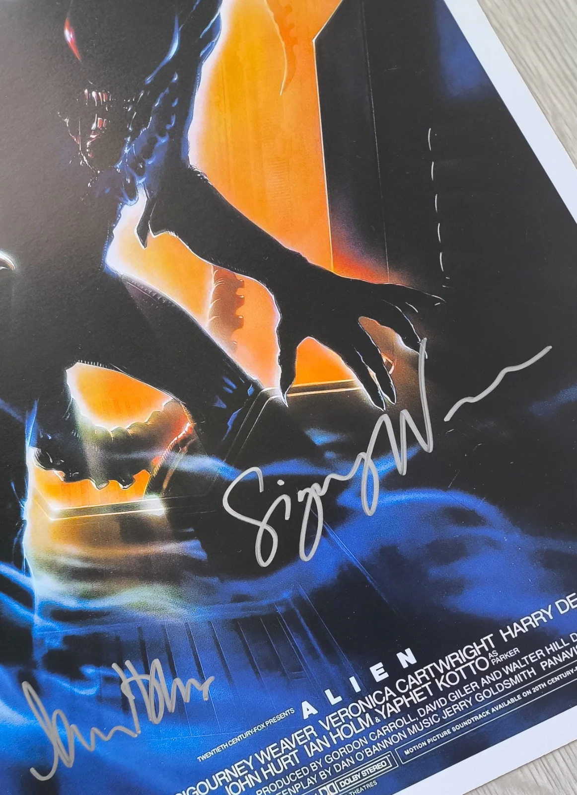 Ian Holm, Sigourney Weaver — Autograph Ian Holm , Sigourney Weaver Signed 11x17 Poster ( Alien ), image 2