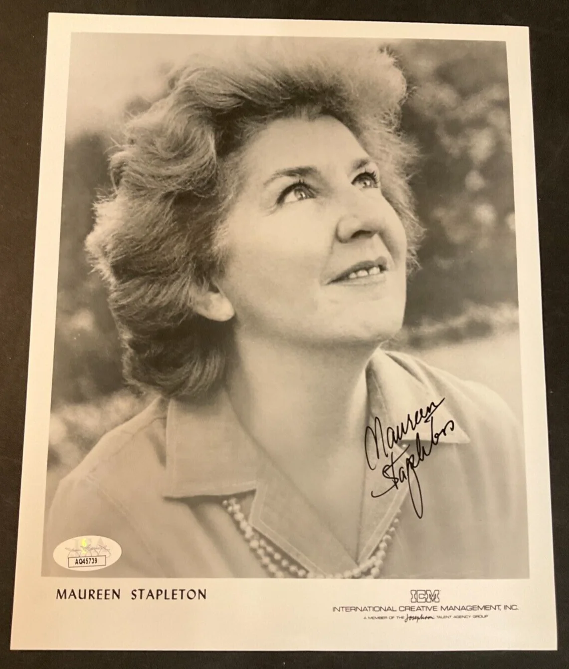 Maureen Stapleton — Maureen Stapleton Signed B&W Photo JSA Cert. AUTO Film Actress "Reds" (d.2006)!, изображение 2