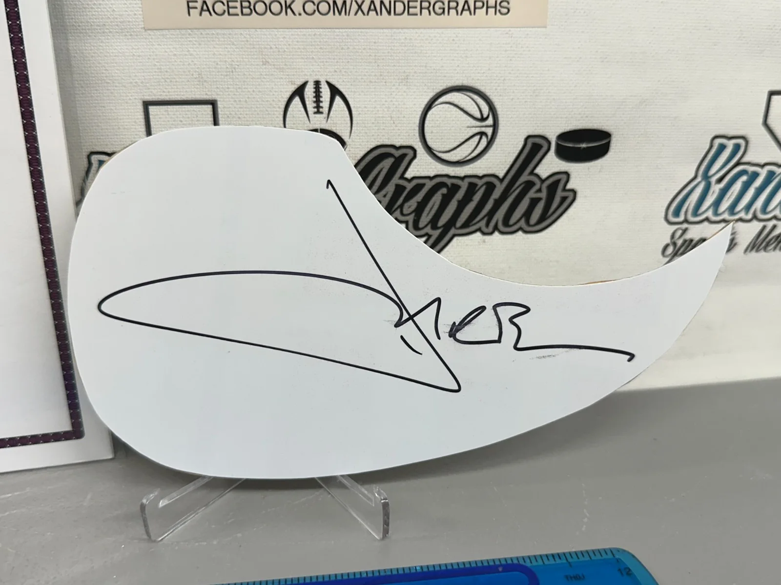 JAKE OWEN SIGNED AUTOGRAPHED BLACK TEARDROP GUITAR PICK GUARD-EPPERSON COA, image 2