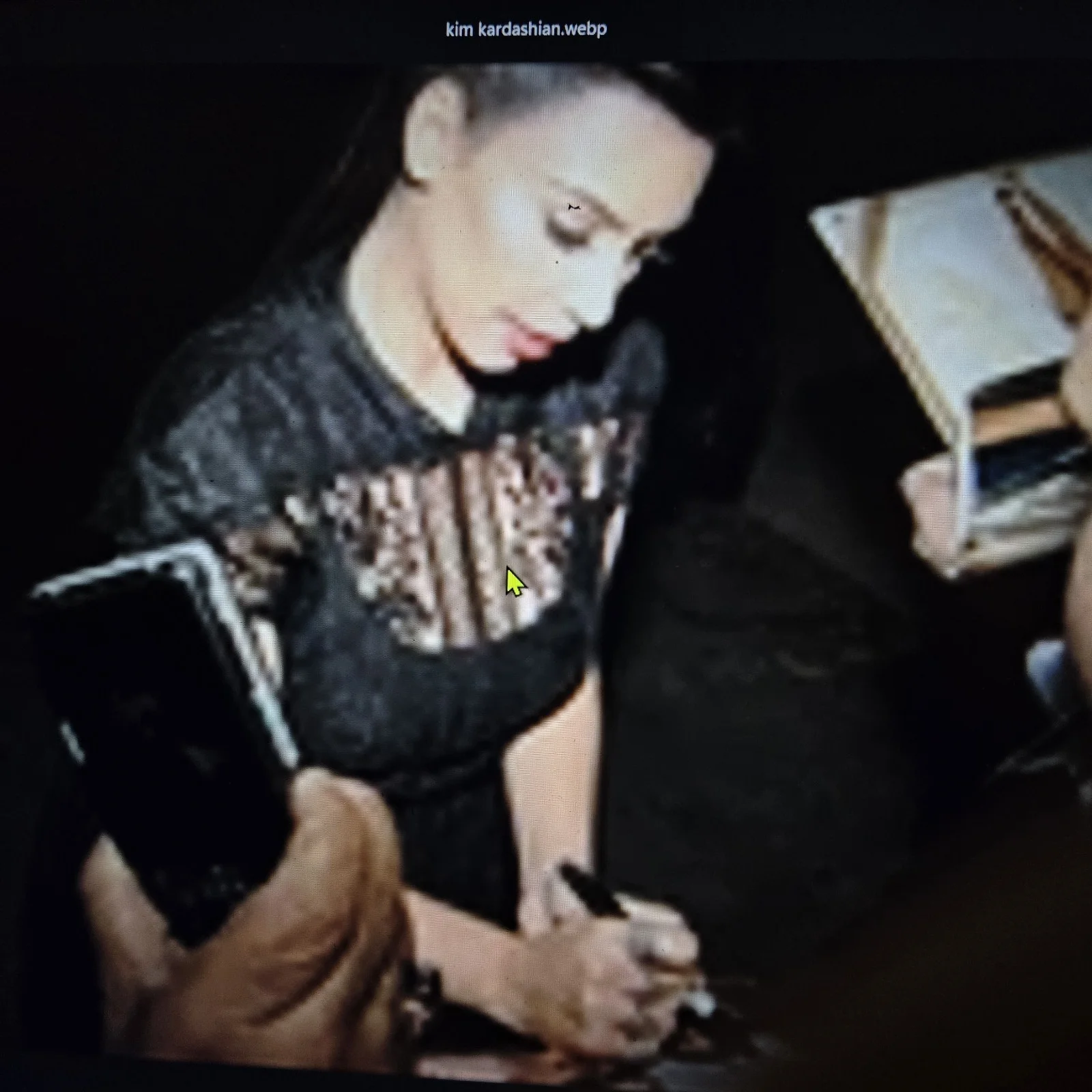 Kim Kardashian — Kim Kardashian Autographed Picture (The Kardashians) (JSA), изображение 3