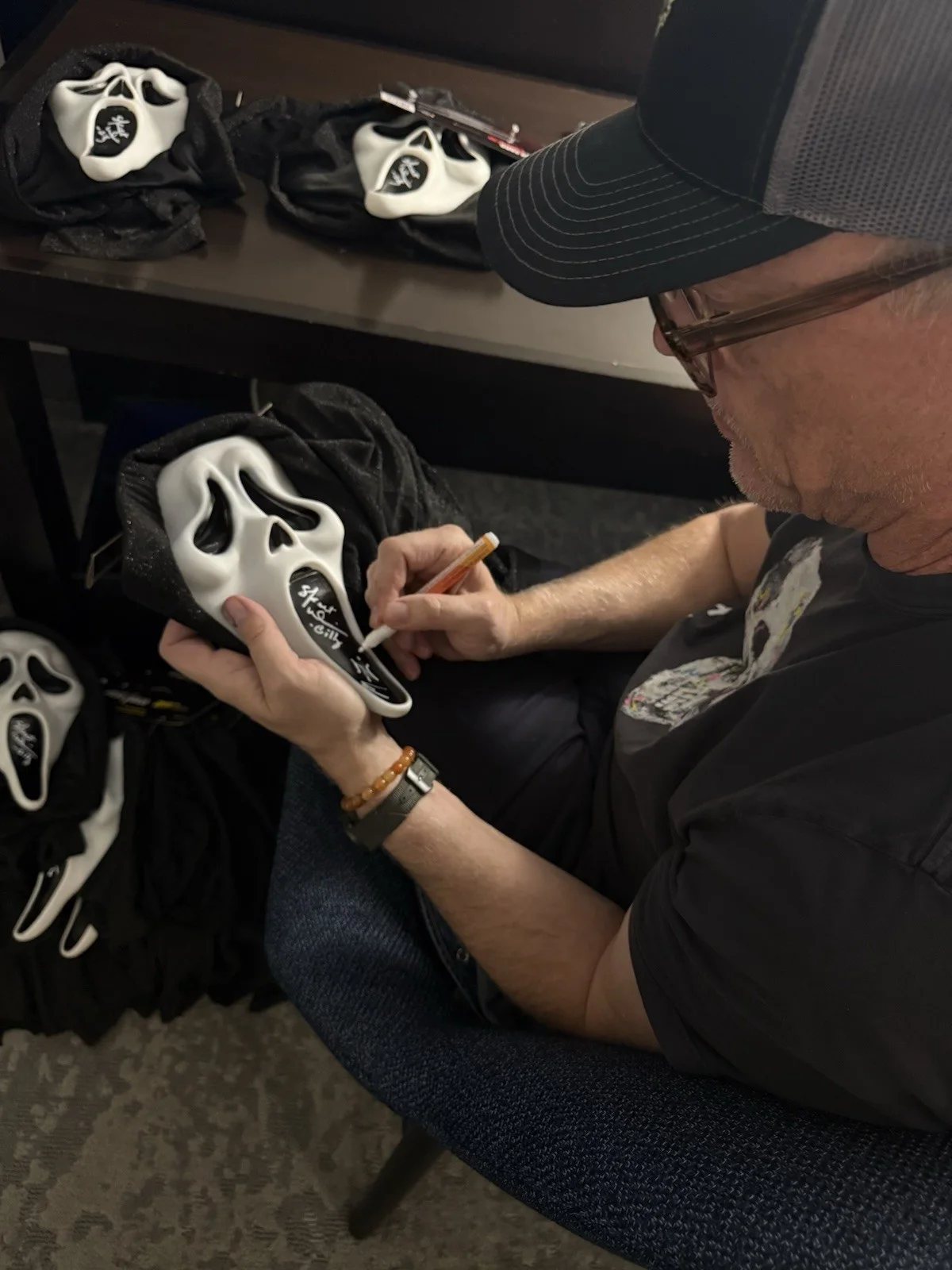 Matthew Lillard — Matthew Lillard Signed Ghostface Fun World Mask Scream Beckett Witnes Scream Stu, image 4