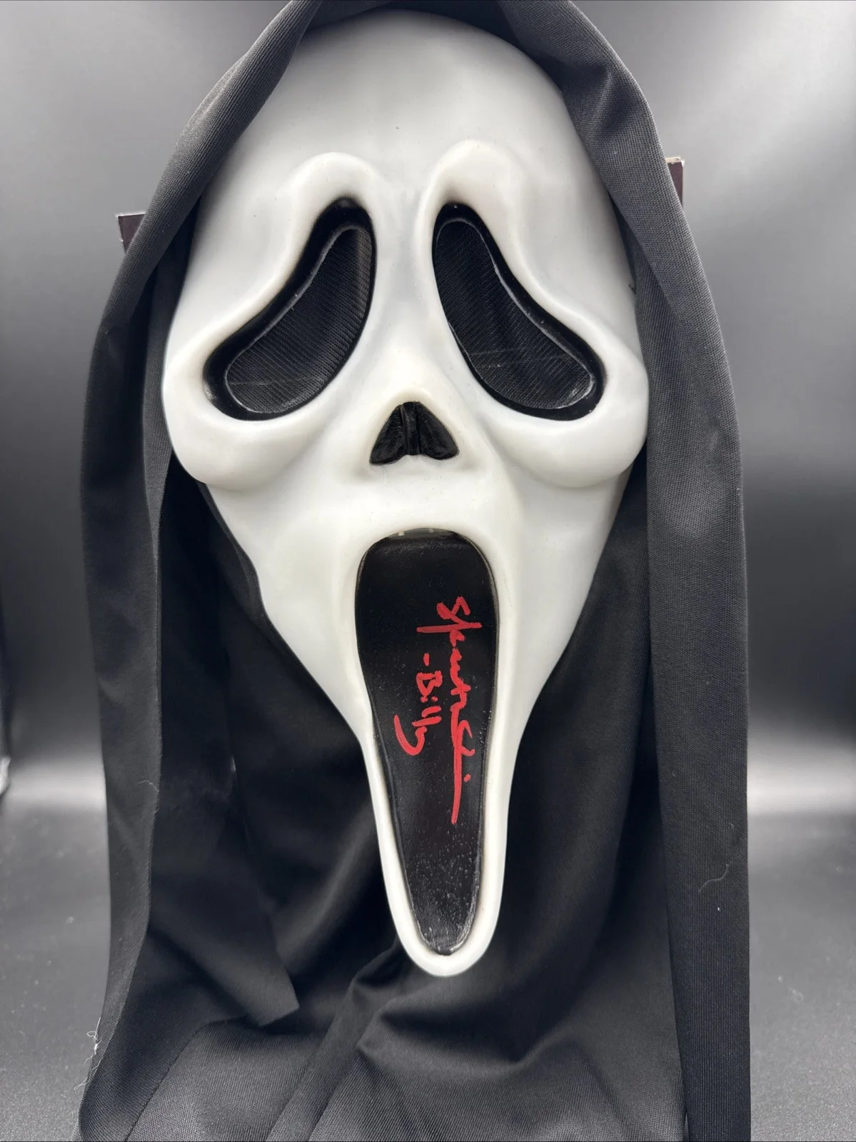 Skeet Ulrich — Skeet Ulrich Signed Ghostface Fun World Mask Scream Beckett Witnessed Billy
