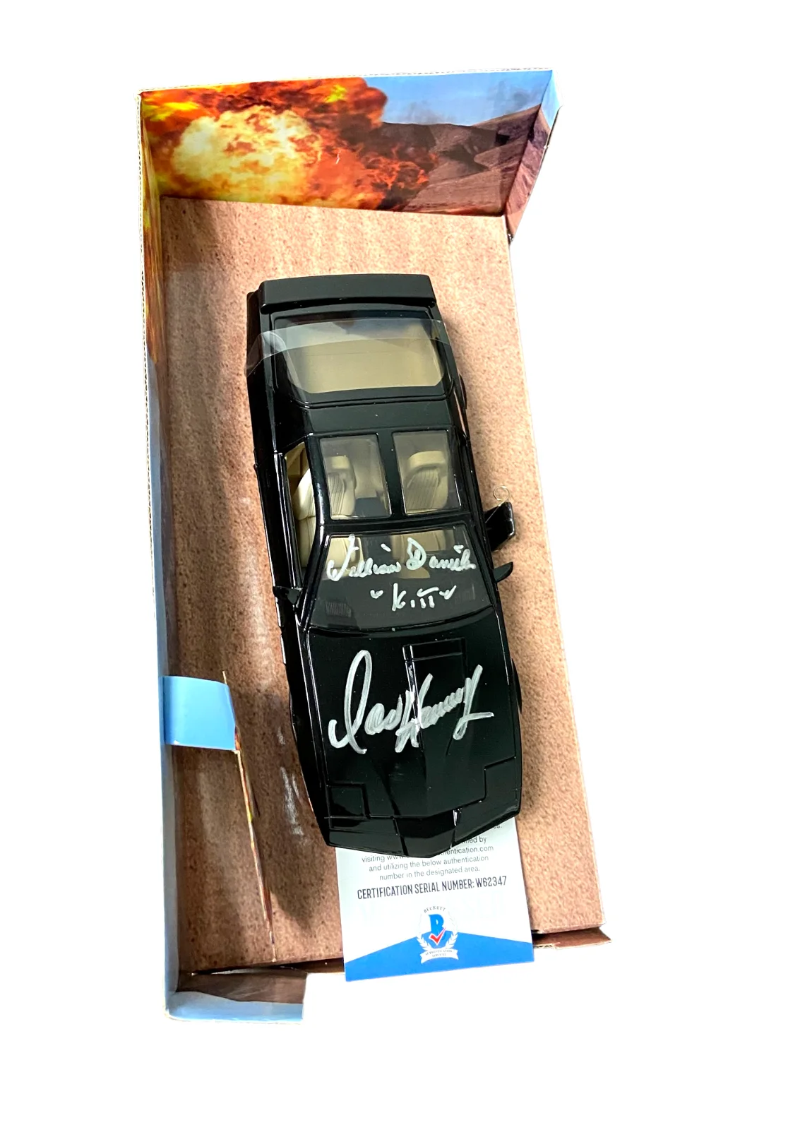 DAVID HASSELHOFF & WILLIAM DANIELS — DAVID HASSELHOFF WILLIAM DANIELS SIGNED KITT 1:24 DIECAST CAR KNIGHT RIDER BAS