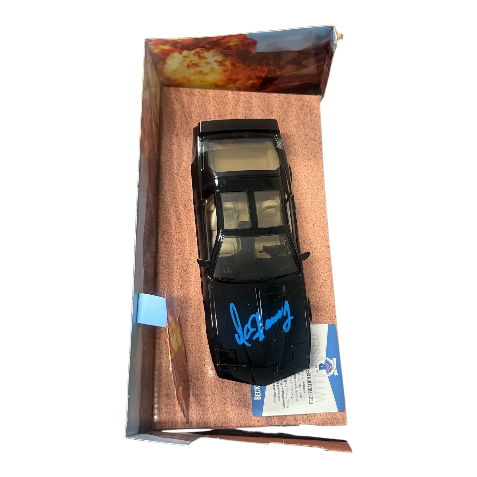 DAVID HASSELHOFF — DAVID HASSELHOFF SIGNED AUTOGRAPH KITT 1:24 DIECAST CAR KNIGHT RIDER BECKETT, image 2
