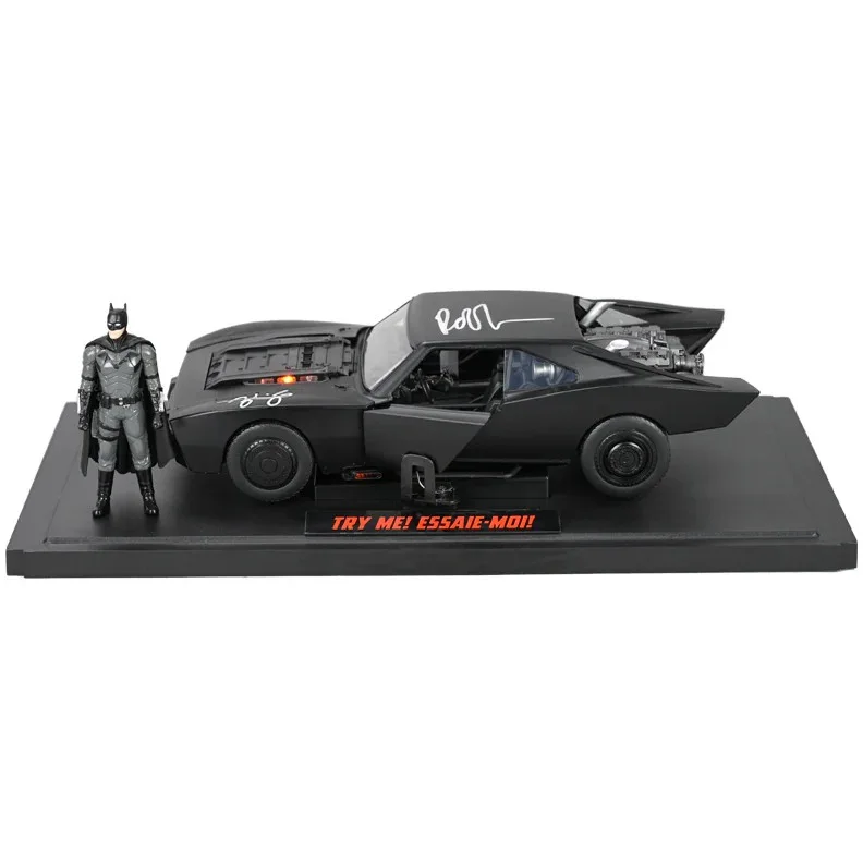 Robert Pattinson, Zoe Kravitz — Robert Pattinson Zoe Kravitz Autographed 2022 The Batman 1:18 Die-Cast Batmobile