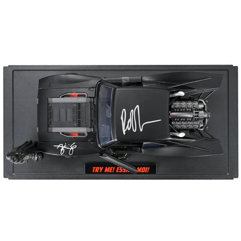 Robert Pattinson, Zoe Kravitz — Robert Pattinson Zoe Kravitz Autographed 2022 The Batman 1:18 Die-Cast Batmobile, изображение 3