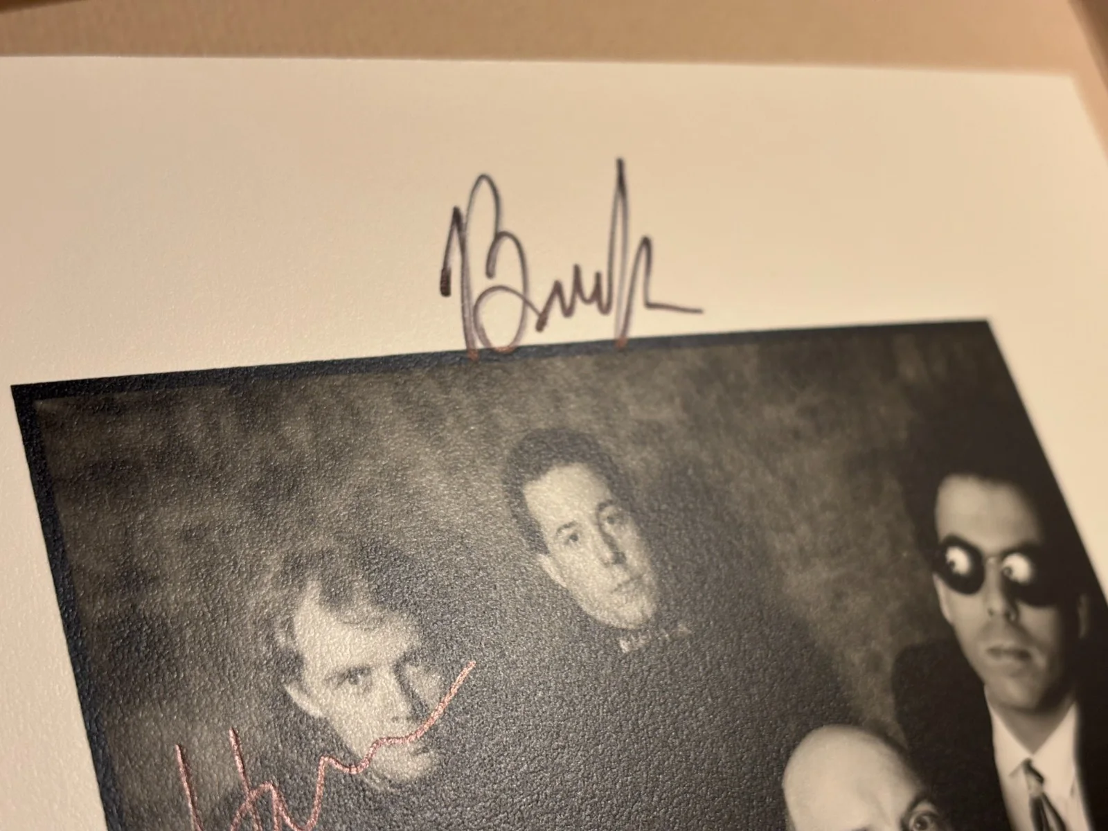 10,000 Maniacs Autographed Photo All Band Members From 80s Incl Natalie Merchant, изображение 5