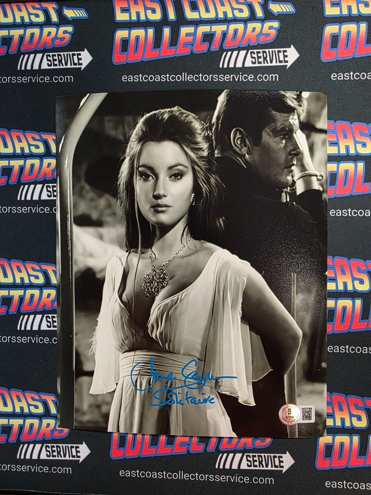 Jane Seymour — Jane Seymour signed 8x10 Beckett authentic Wedding Crashers Live and Let Die