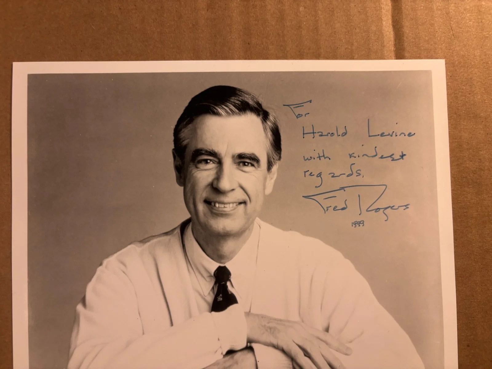 Fred Rogers Rare Autographed 8/10 Photo 90s Mr. Rogers Neighborhood, изображение 2