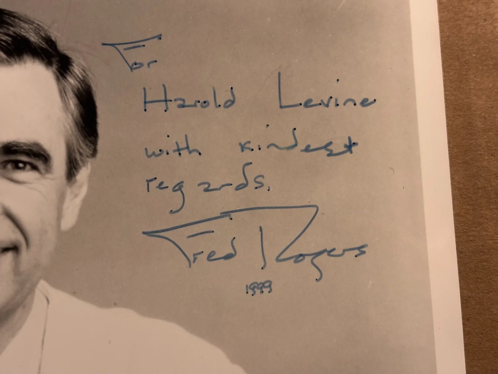 Fred Rogers Rare Autographed 8/10 Photo 90s Mr. Rogers Neighborhood, изображение 5