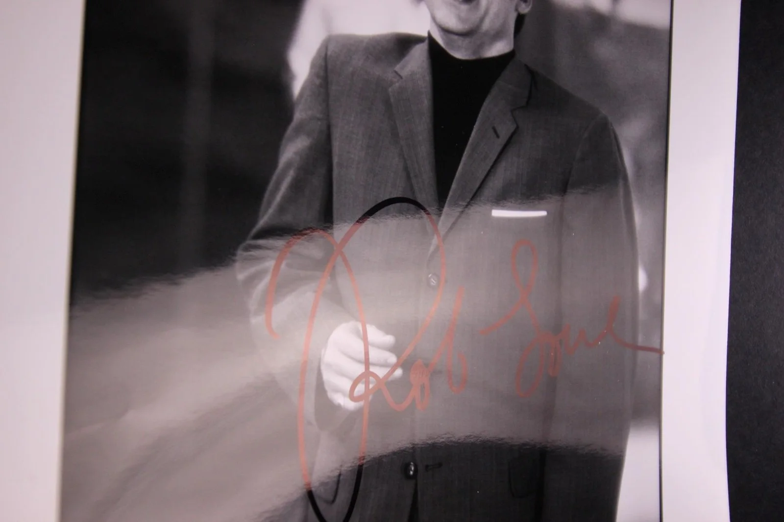 Robe Lowe — ROB LOWE (AUSTIN POWERS~OUTSIDERS~WAYNE'S WORLD~ST. ELMOS FIRE) AUTOGRAPH PHOTO~, image 2