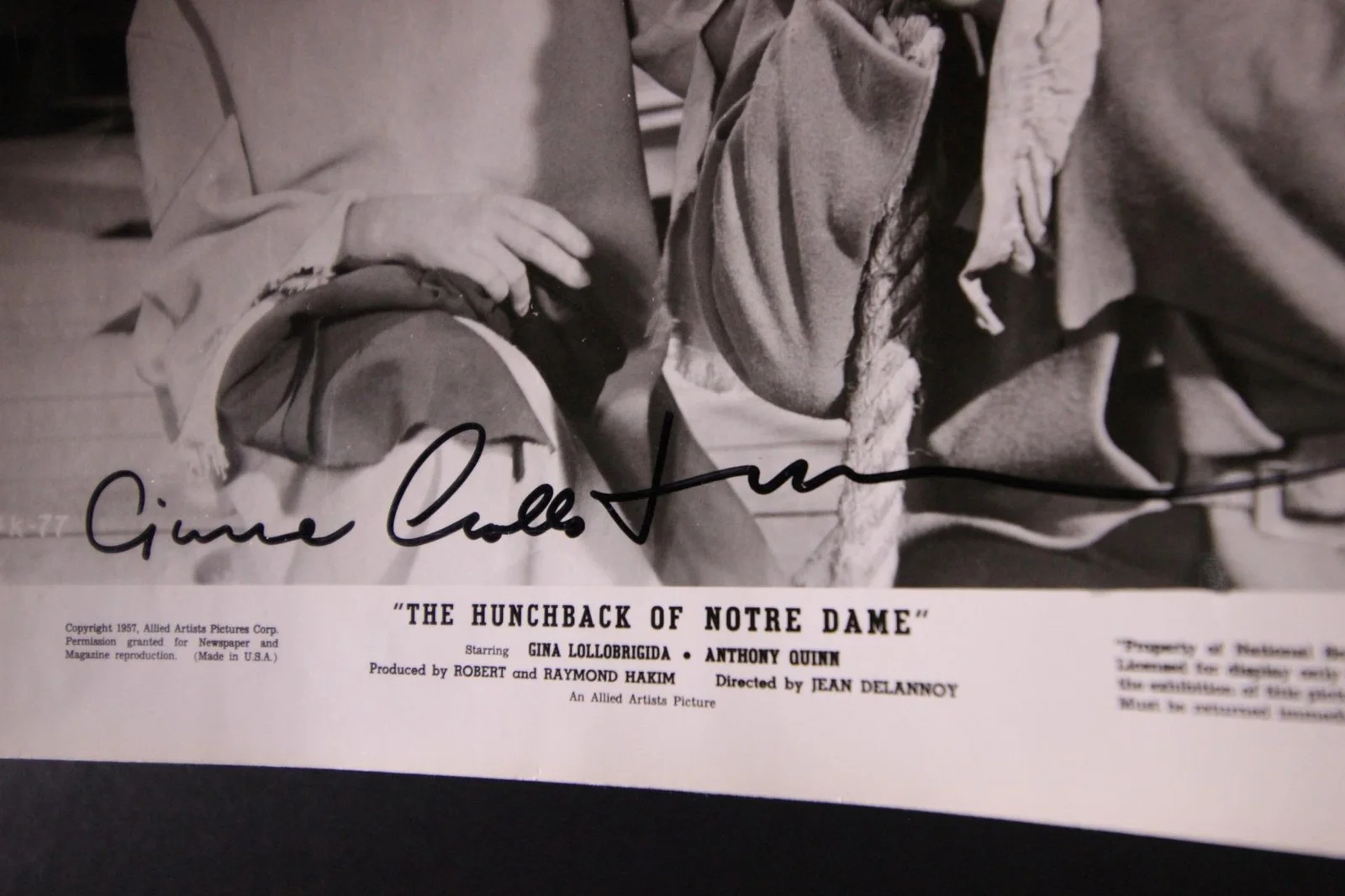 Gina Lollobridgidda — GINA LOLLOBRIDGIDA (1927-2023) (HUNCHBACK OF NOTRE DAME) AUTOGRAPH PHOTO~M4074, изображение 2