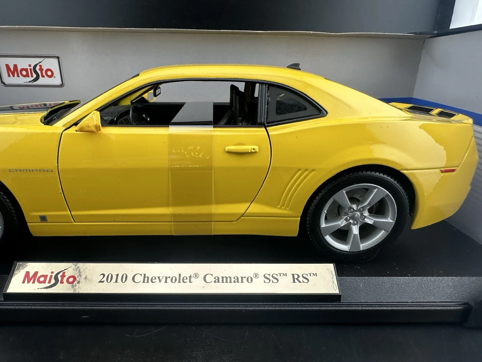 Megan Fox — Megan Fox Signed Autographed Diecast 1:18 Camero SS Celebrity Authentics COA, image 3