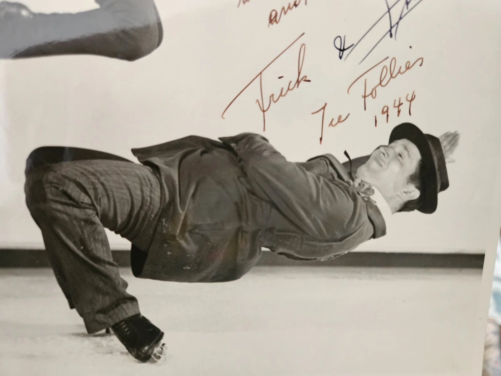 Frick, Frack — Vintage 1944 Frick & Frack Signed Ice Follies Photo Autographed Figure..., изображение 3