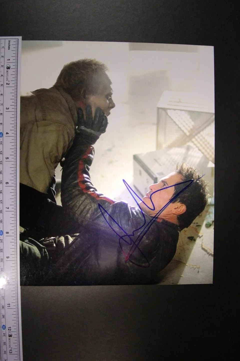 John Leguizamo — JOHN LEGUIZAMO (THE FAN~CARLITO'S WAY~ZIG ZAG~ICE AGE) AUTOGRAPH PHOTO~