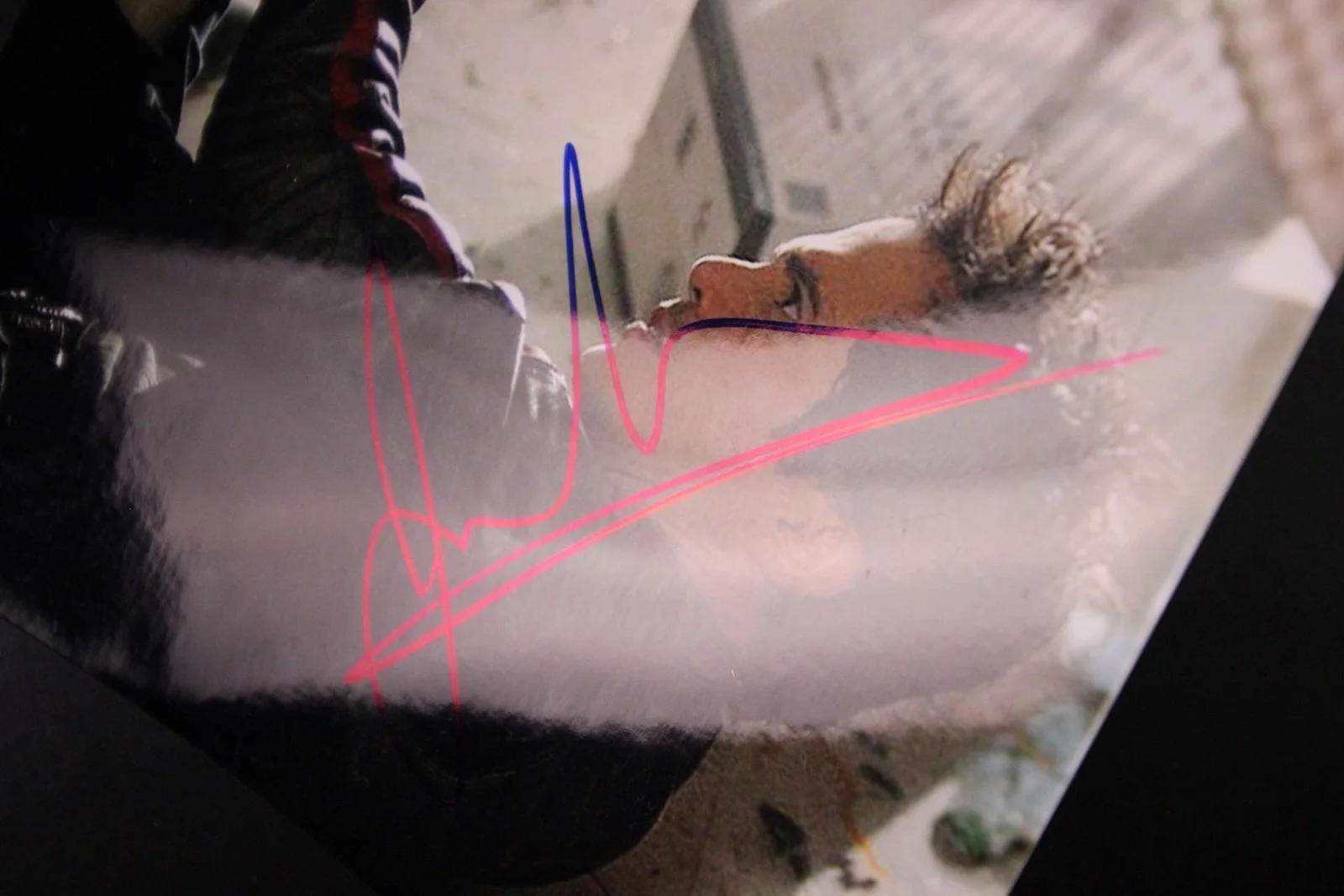 John Leguizamo — JOHN LEGUIZAMO (THE FAN~CARLITO'S WAY~ZIG ZAG~ICE AGE) AUTOGRAPH PHOTO~, изображение 2