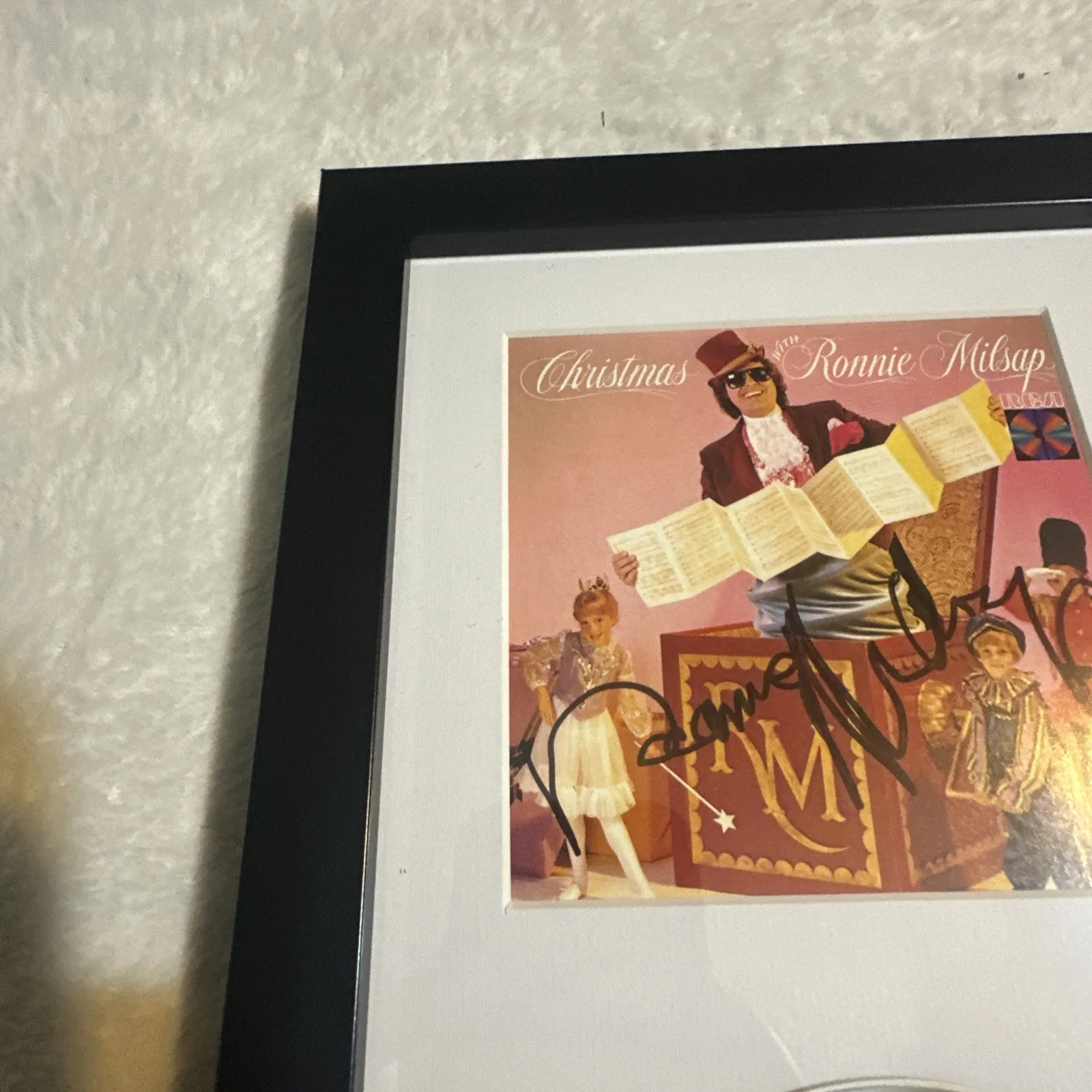 Ronnie Milsap Christmas with Ronnie Milsap Signed CD Framed Autographed Country, изображение 5