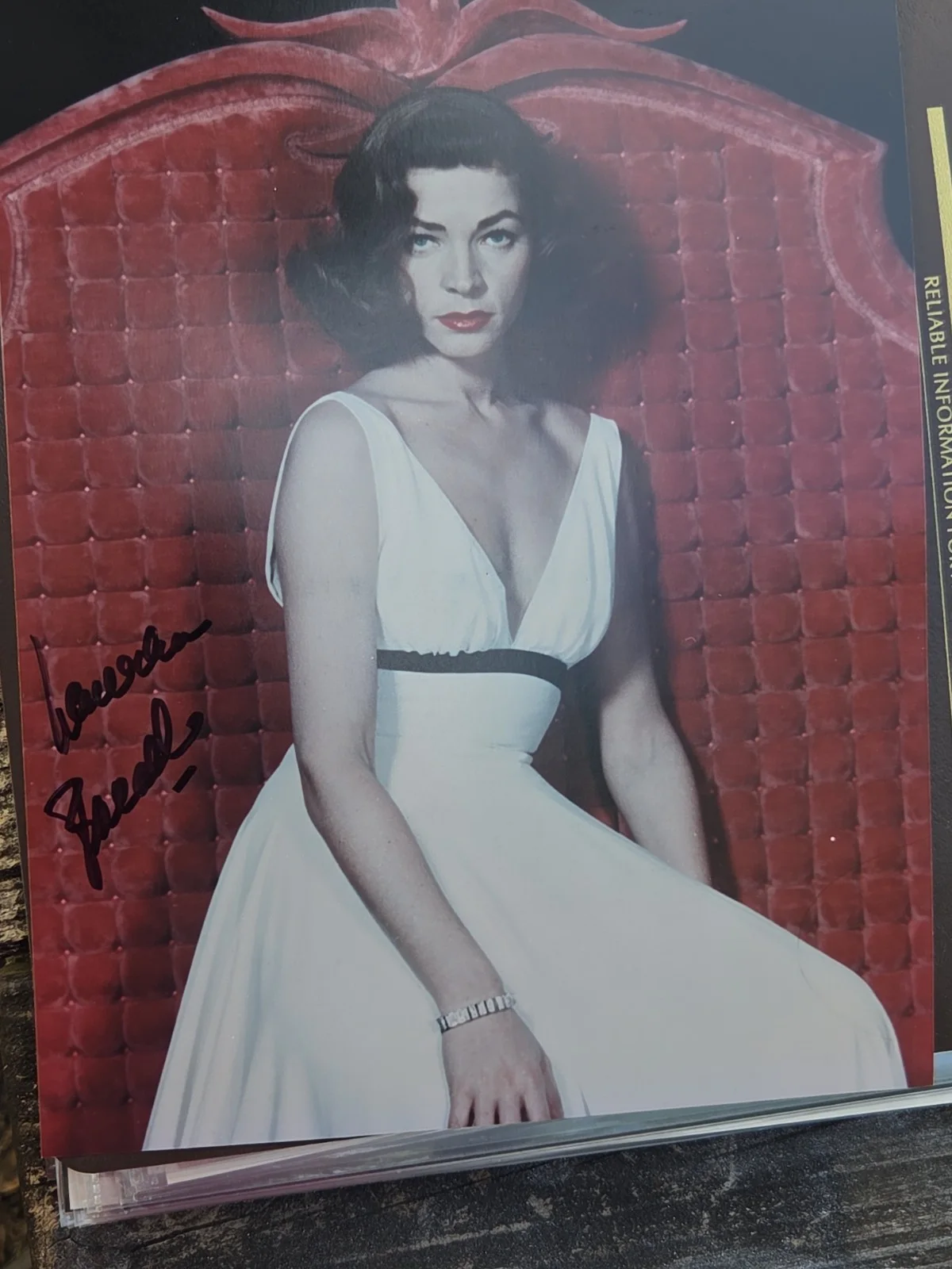 Lauren Bacall Aithentic Signed 8x10 Color Photo, изображение 5