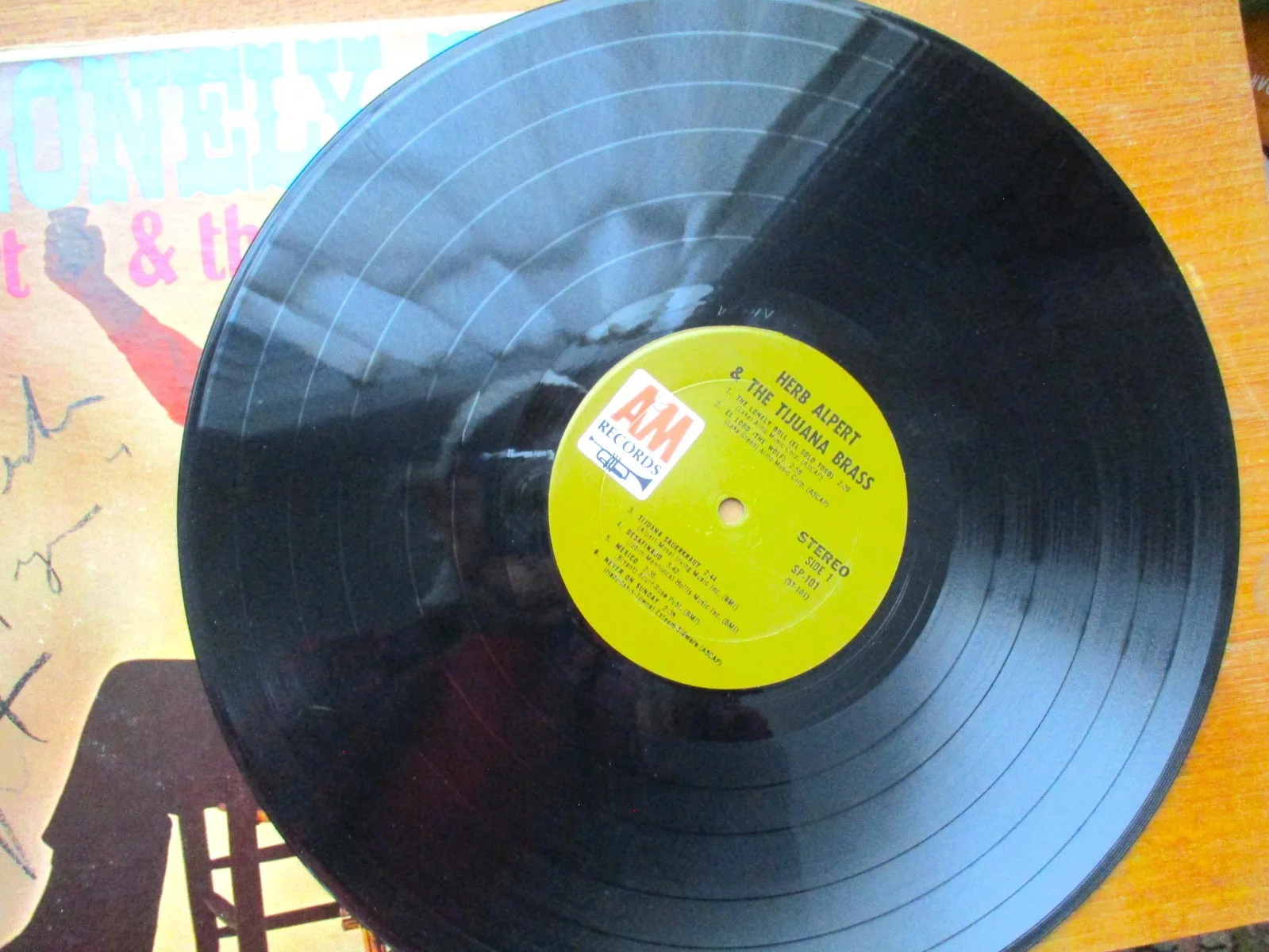 Signed/Inscribed Herb Alpert Tiuana Brass The Lonely Bull John Gilliland Estate, изображение 4