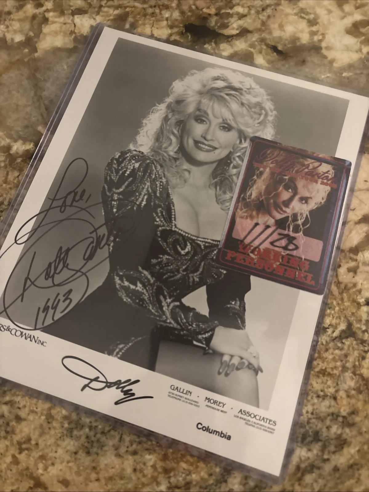 Dolly Parton Original Autographed Photo Columbia 1993 & Backstage Tour Pass, image 2