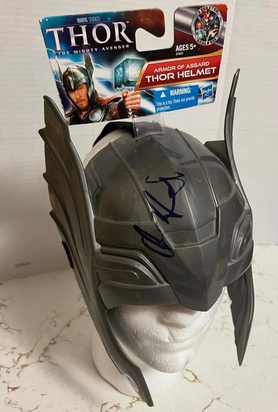 Chris Hemsworth — Chris Hemsworth Signed Thor Helmet! PSA/DNA COA! Free Shipping!, изображение 2