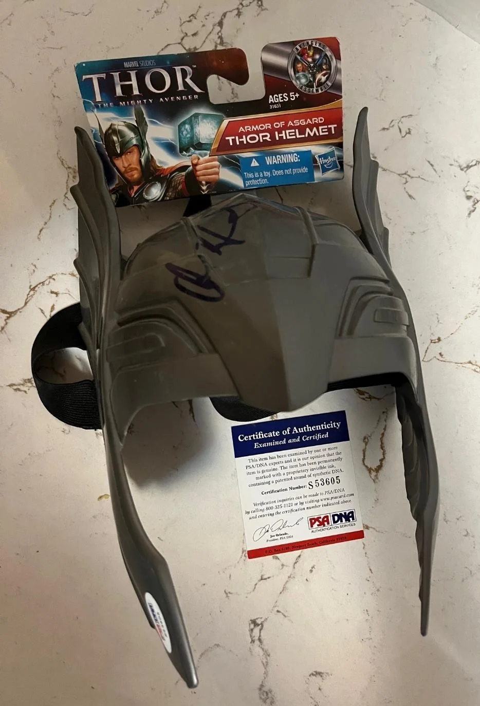 Chris Hemsworth — Chris Hemsworth Signed Thor Helmet! PSA/DNA COA! Free Shipping!, изображение 3