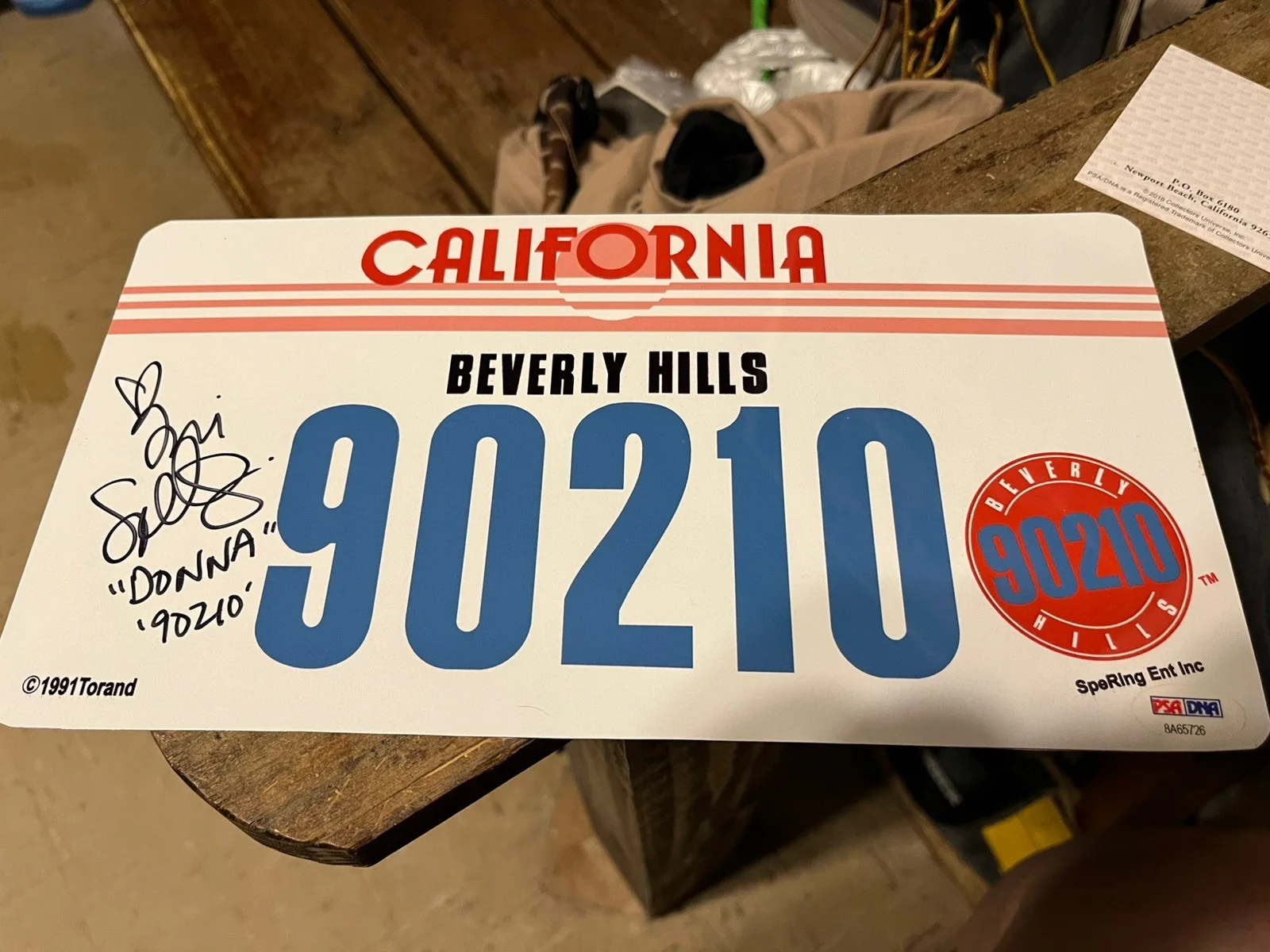 Tori Spelling — Tori Spelling Donna Martin Bevery Hills 90210 Signed License Plate PSA COA Auto