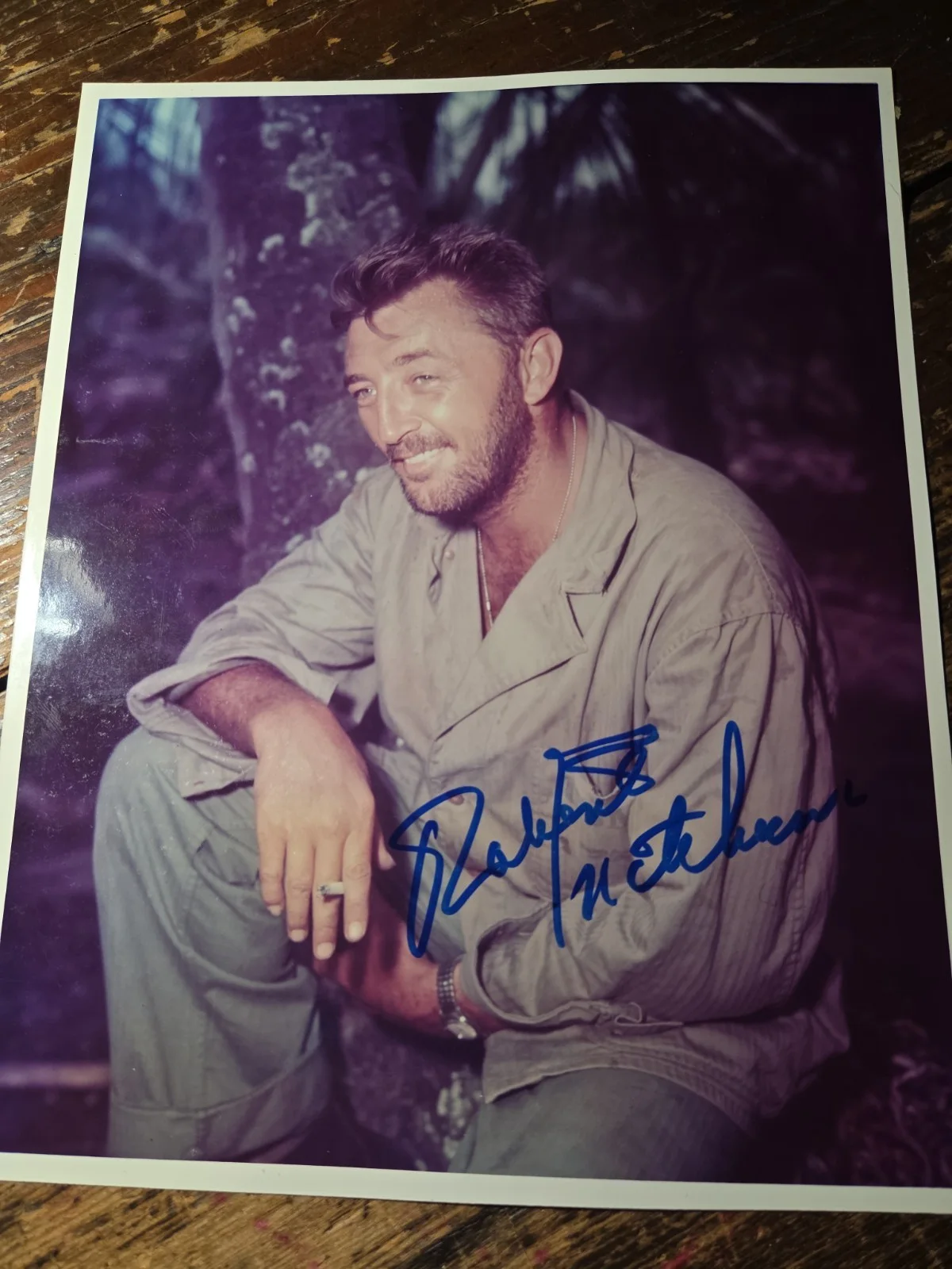 Robert Mitchum — Autographed Robert Mitchum 8x10 Photo Authentic Autograph Great Glossy Picture