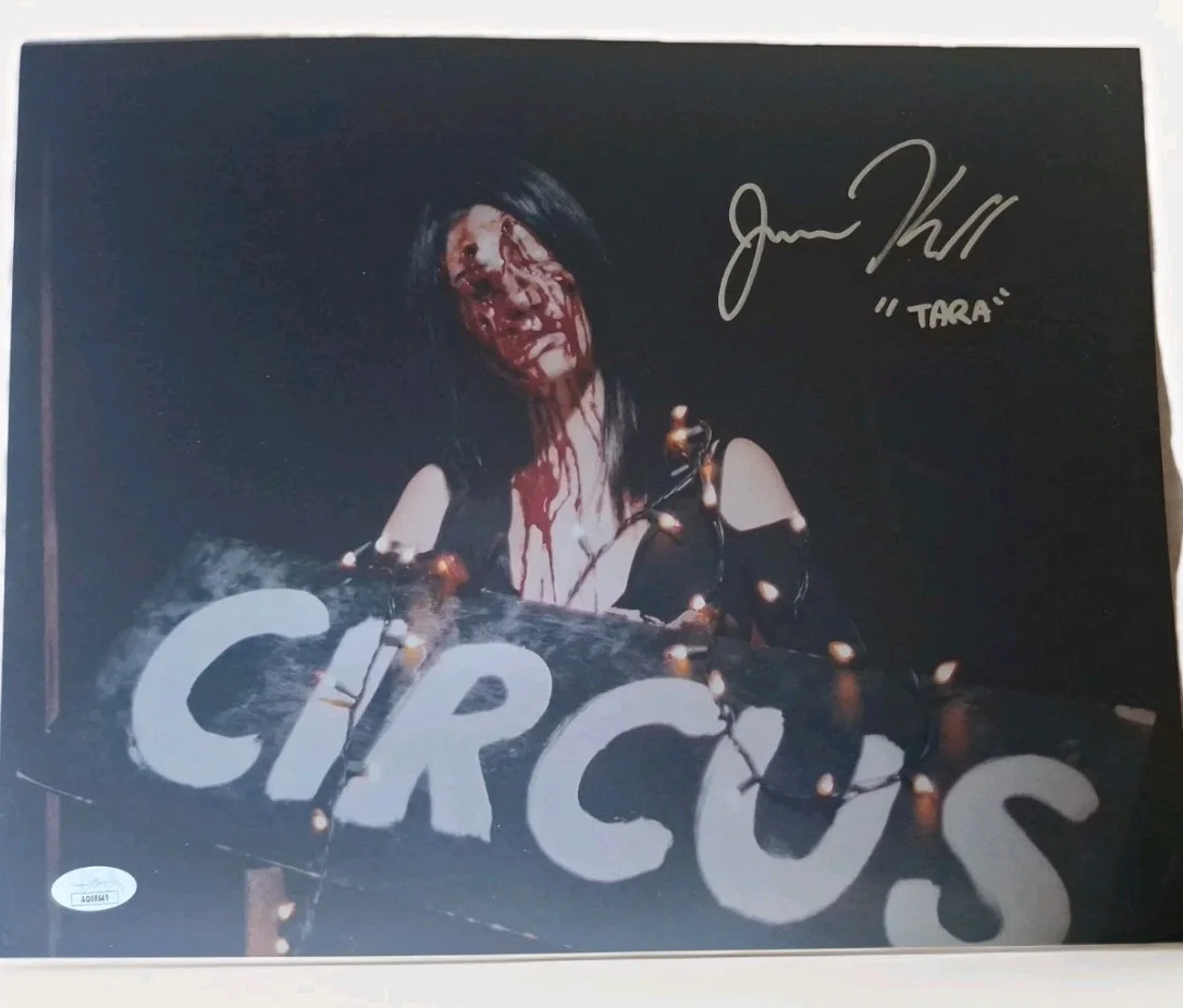 Jenna Kanell — Jenna Kanell Signed TERRIFER 11x14 Photo JSA COA Tara. Top Load case Included., изображение 2