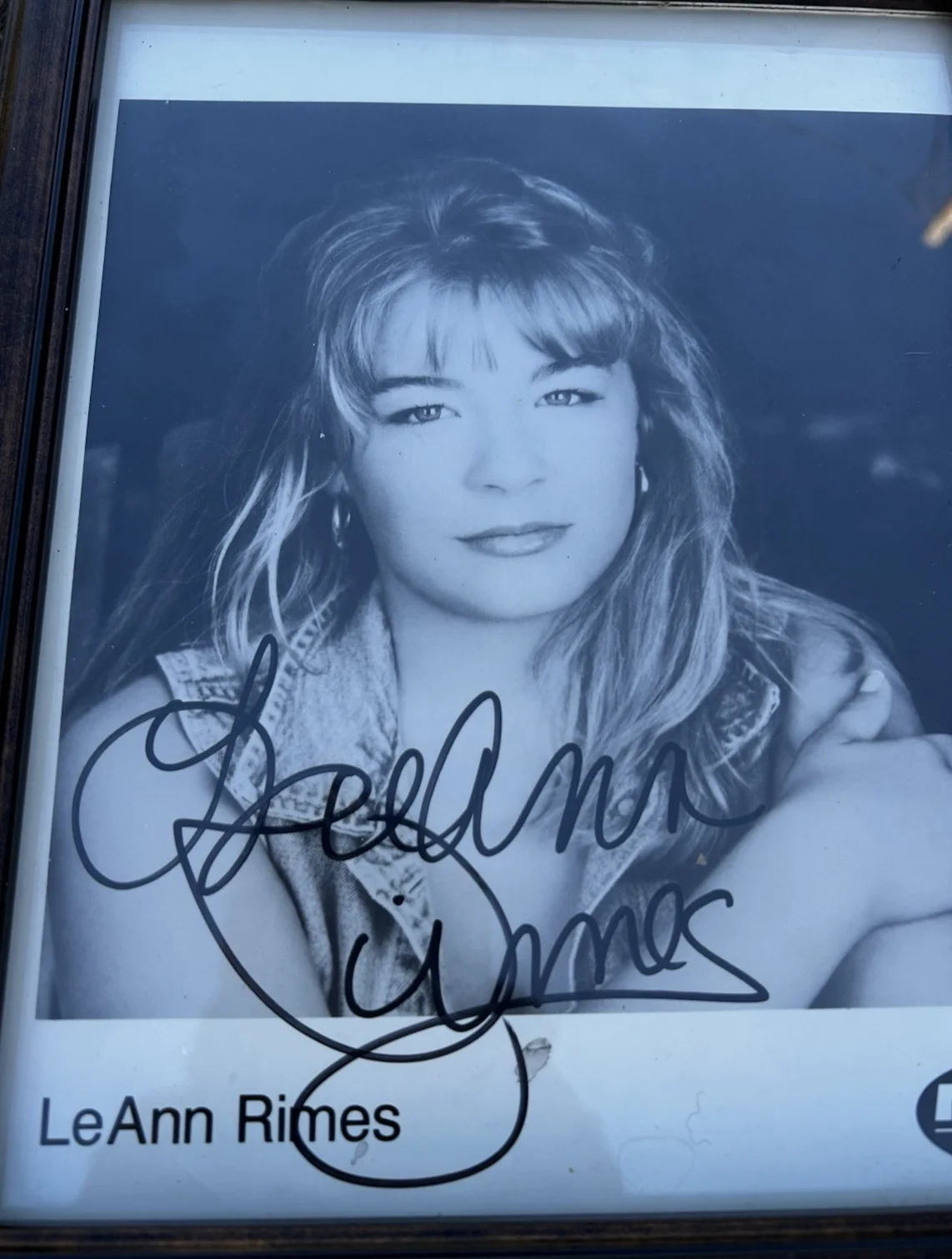 LeAnn Rimes Signed 8x10 Promo Photo County Autograph MCG Records Water Stains, изображение 2