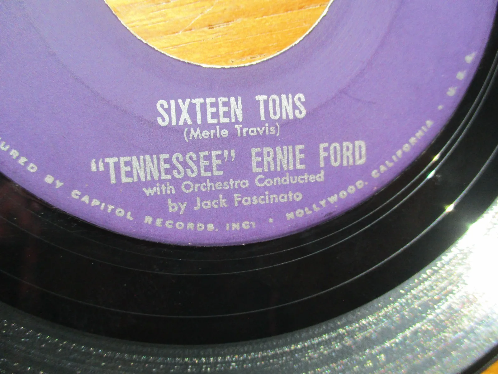Signed Merle Travis & Tennessee Ernie Ford Sixteen Tons 45 Sleeve John Gilliland, изображение 2