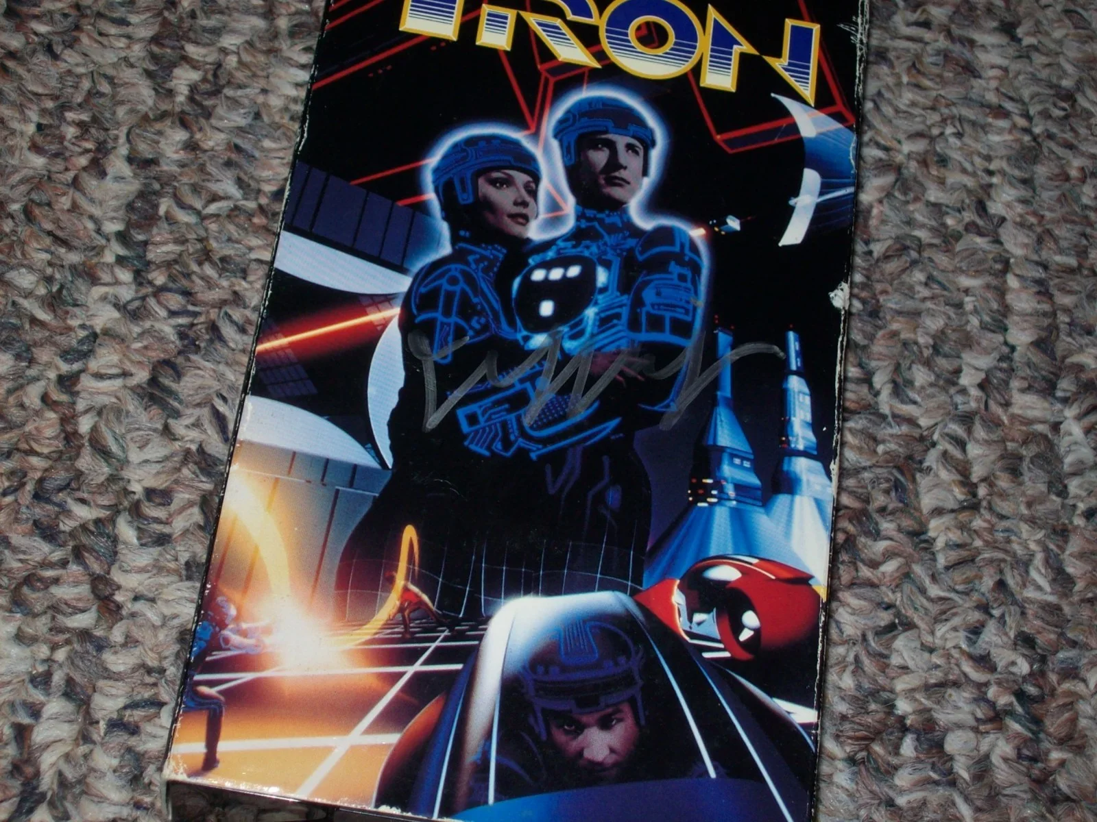 Jeff Bridges Hand Signed Autographed Tron VHS Movie, image 2