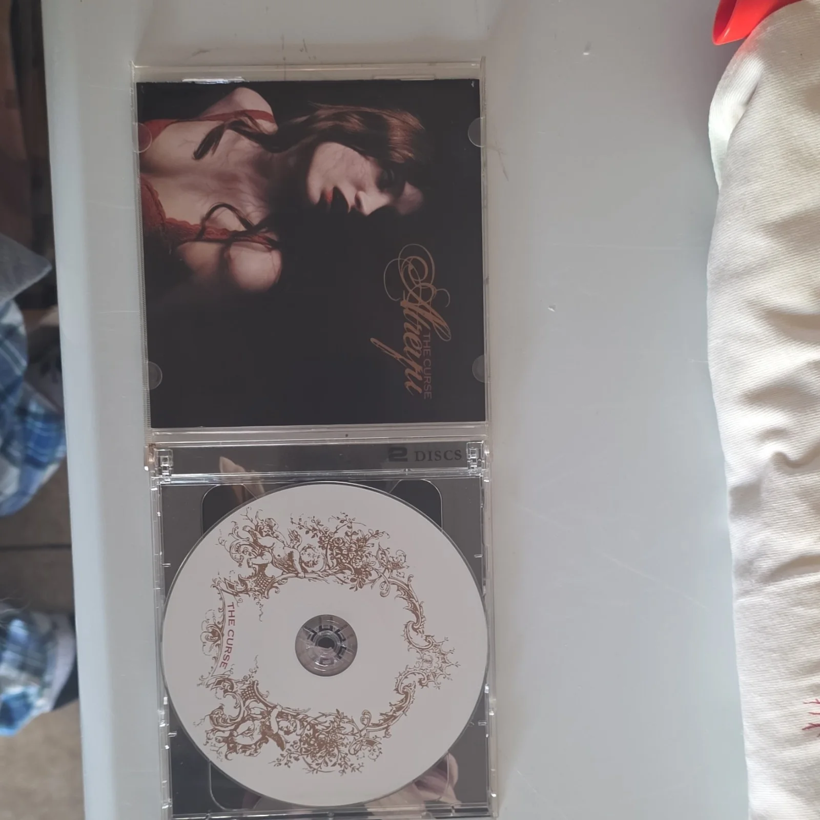 Atreyu The Curse Signed CD and vintage tee shirt also signed RARE, изображение 2