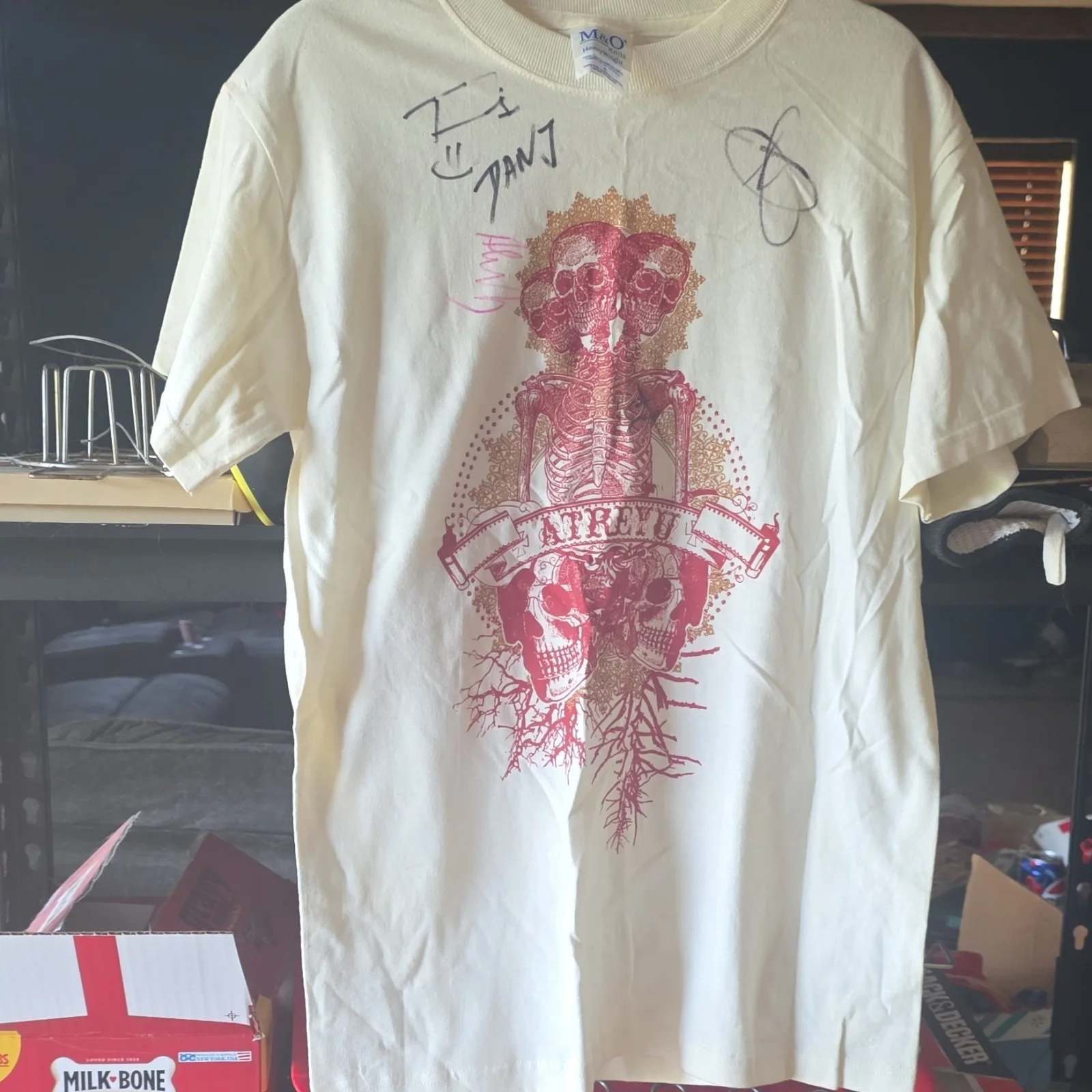 Atreyu The Curse Signed CD and vintage tee shirt also signed RARE, изображение 4