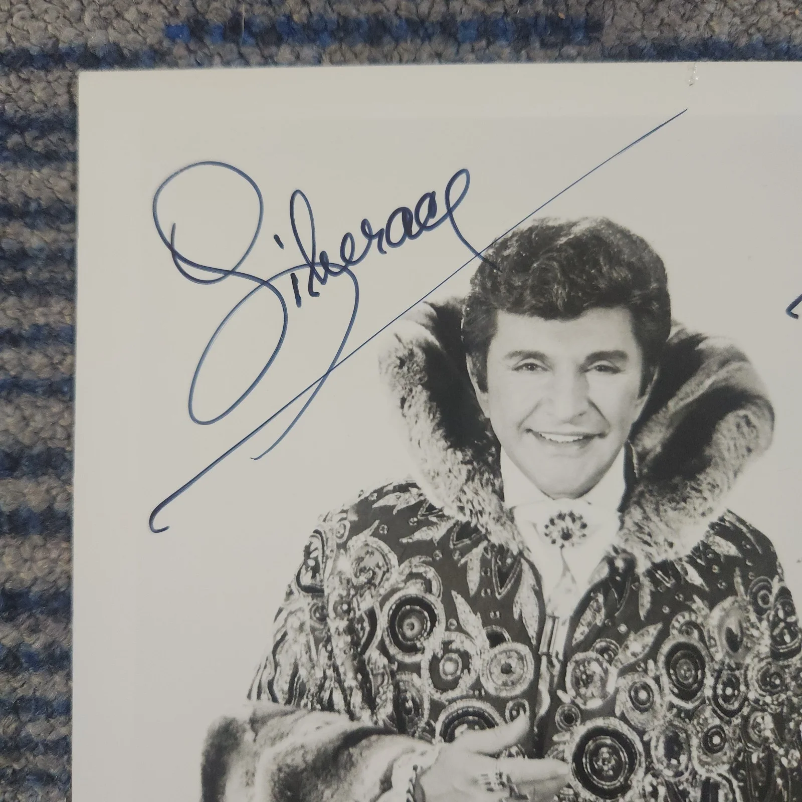 Awesome! LIBERACE hand SIGNED Promo Photo w Piano, Fur, Jewels, and Candelabra!, изображение 4