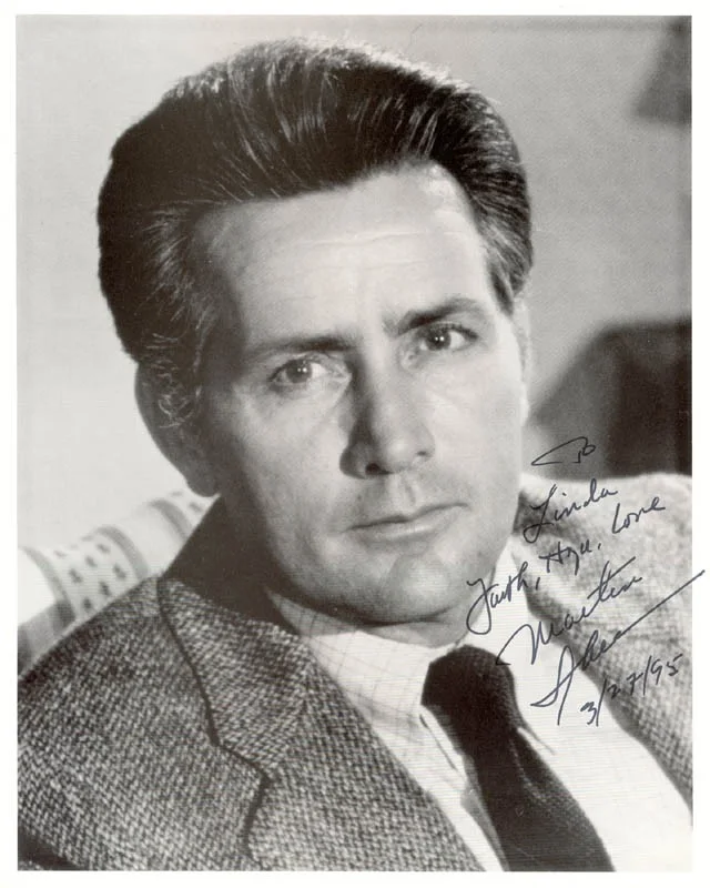 Martin Sheen — MARTIN SHEEN - AUTOGRAPHED INSCRIBED PHOTOGRAPH 03/27/1995