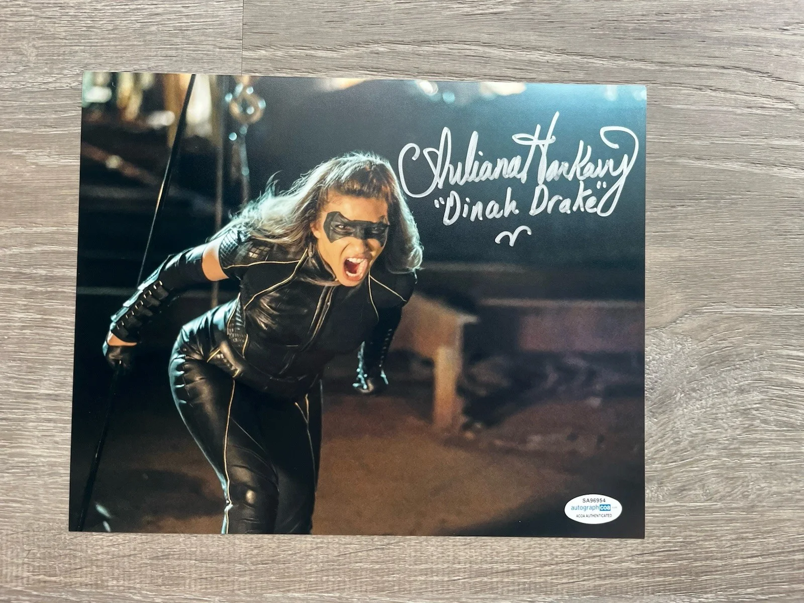 Juliana Harkavy — Juliana Harkavy Signed Black Canary 8x10 Photo ACOA Arrow DC Dinah Drake, изображение 2