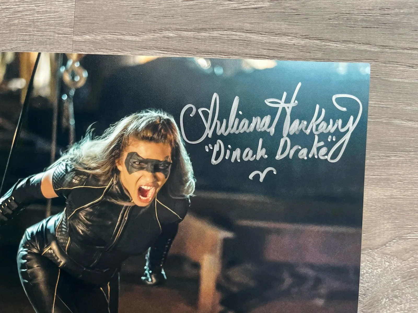 Juliana Harkavy — Juliana Harkavy Signed Black Canary 8x10 Photo ACOA Arrow DC Dinah Drake, изображение 3