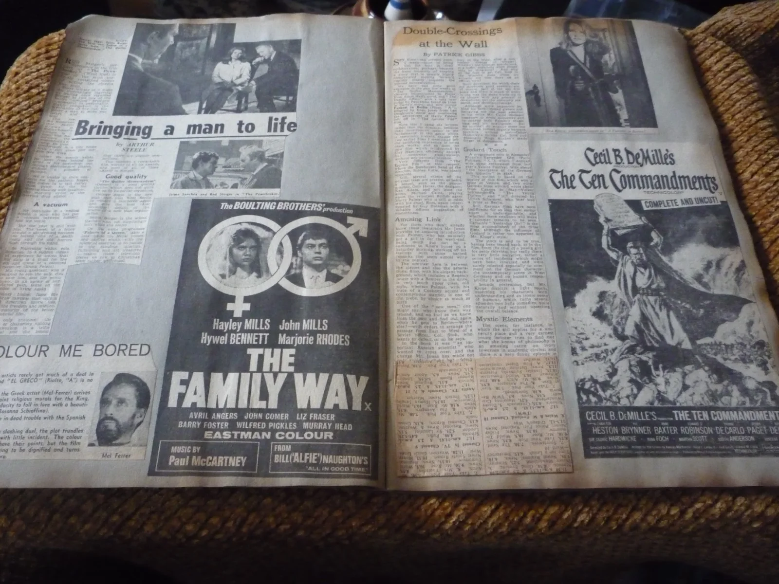 Vintage Movie Film Interest 60s Scrap Book Pictures Newspaper Cuttings Caine 007, изображение 2