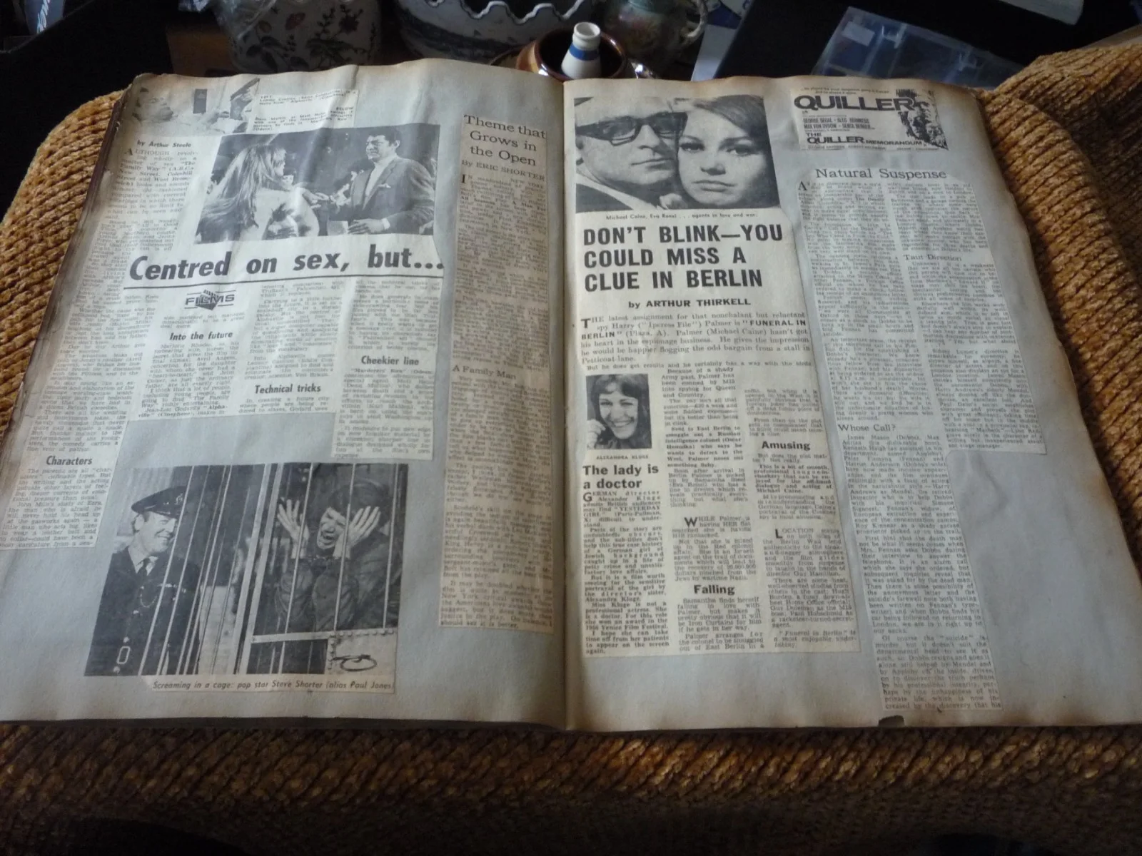 Vintage Movie Film Interest 60s Scrap Book Pictures Newspaper Cuttings Caine 007, изображение 5