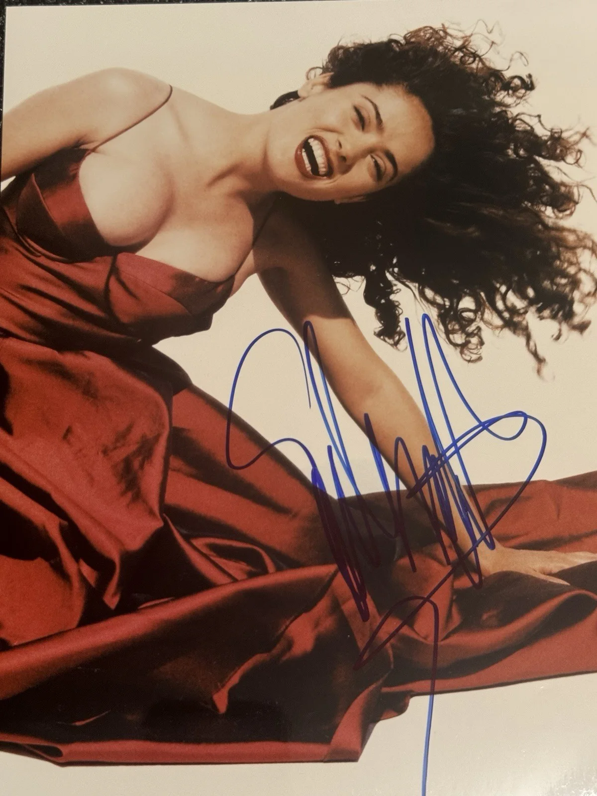 A Star — SALMA HAYEK 8X10 Photo RARE Signed DESPERADO GROWN UPS ETERNALS PSA JSA BAS ACOA, изображение 2