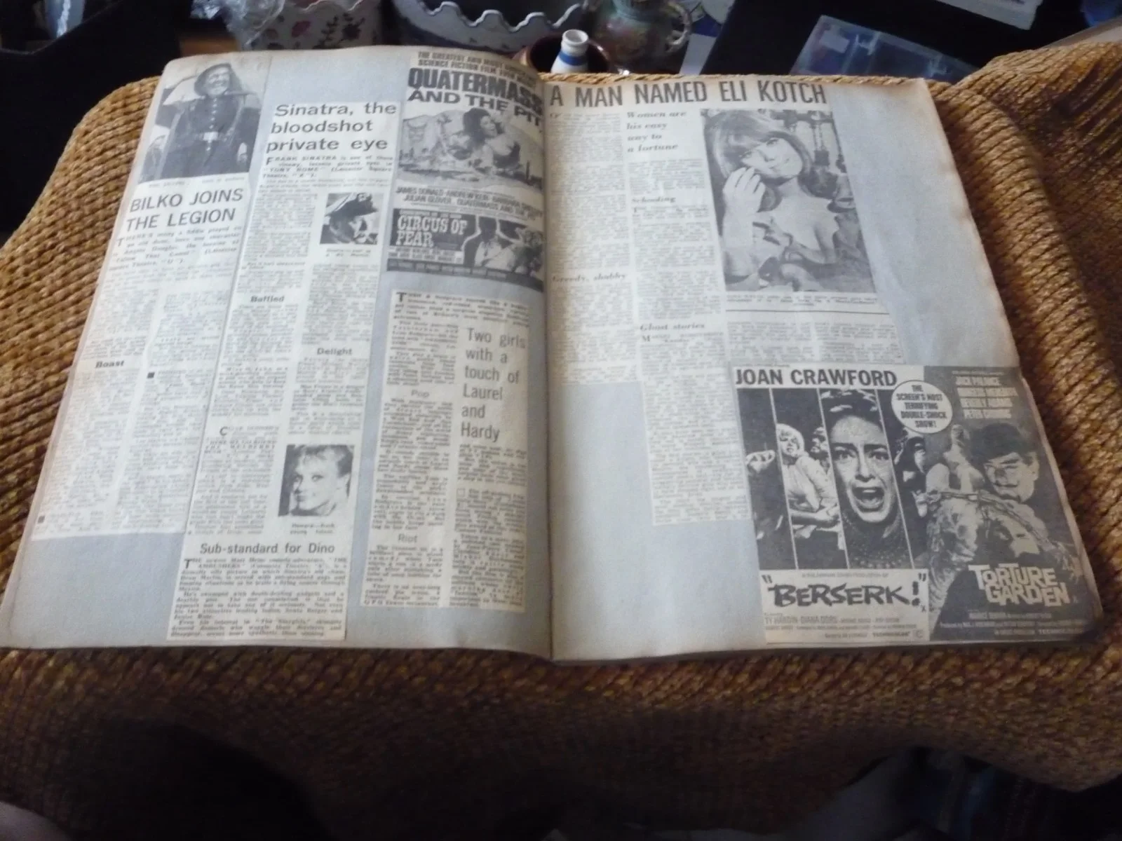 Vintage Movie Film Interest 60s Scrap Book Pictures Newspaper Cuttings Clint, изображение 2