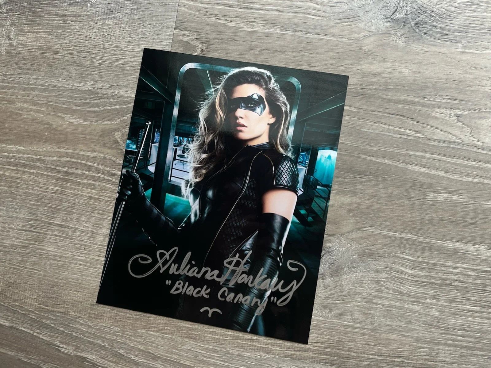 Juliana Harkavy — Juliana Harkavy Signed Black Canary Metallic 8x10 Photo ACOA COA Arrow DC, изображение 5