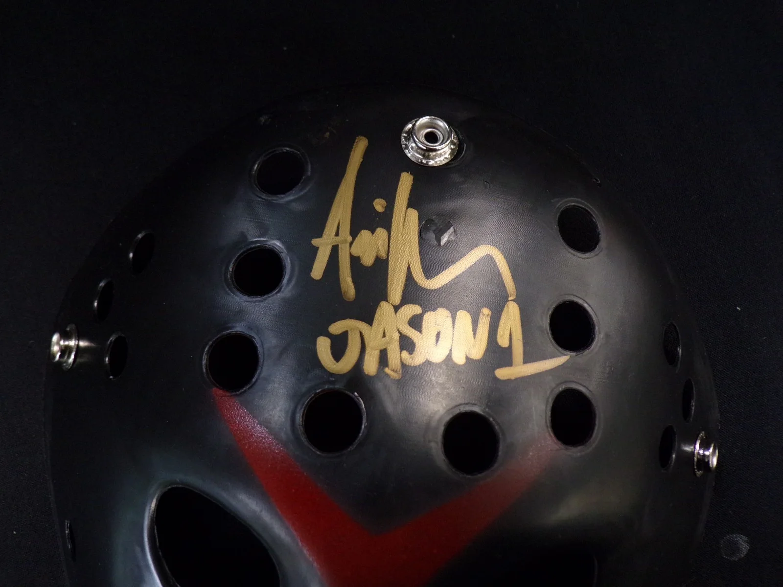Ari Lehman — ARI LEHMAN FRIDAY THE 13TH AUTOGRAPHED BLACK JASON MASK W/ GOLD SIGNATURE & COA, изображение 3
