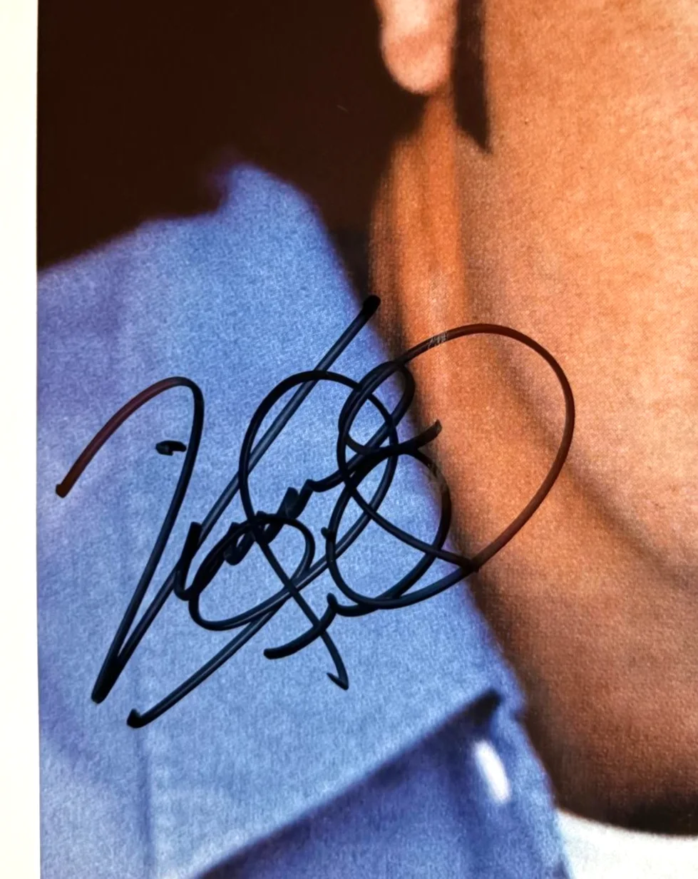 VINCE GILL SIGNED AUTOGRAPHED 8X10 PHOTO WHEN I CALL YOUR NAME PSA COA, изображение 3