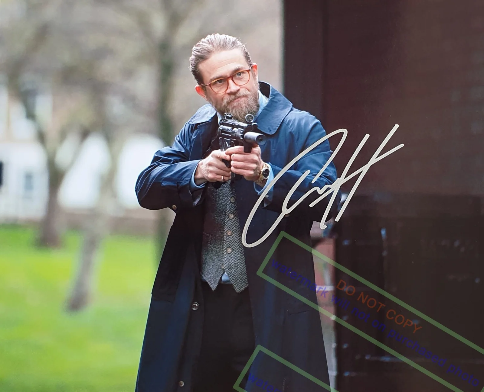 CHARLIE HUNNAM — CHARLIE HUNNAM Signed Autographed 8X10 Photo