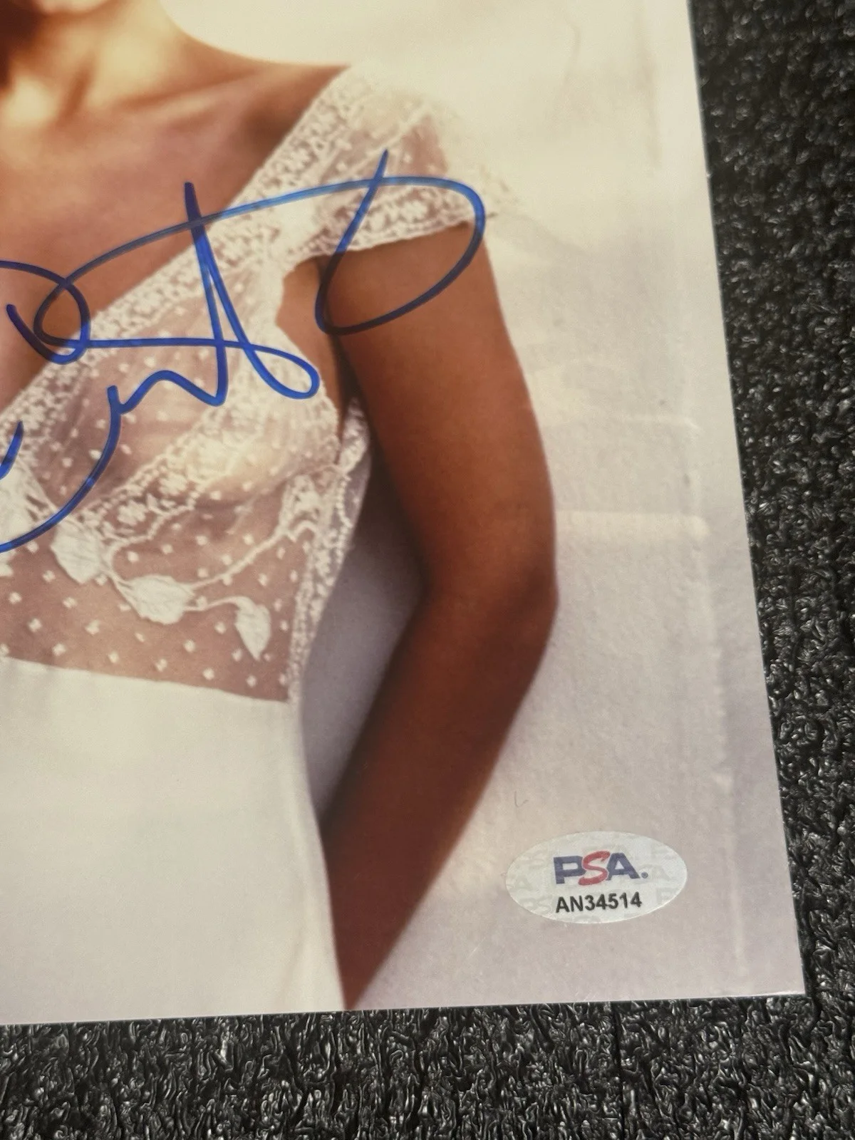 Jamie Lee Curtis — JAMIE LEE CURTIS SIGNED 8x10 PHOTO HALLOWEEN TRADING PLACES PSA JSA BAS ACOA GA, image 3