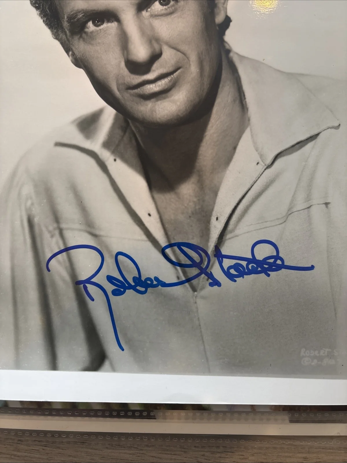 ROBERT STACK Signed Black & White 8” X 10” Photo., image 2